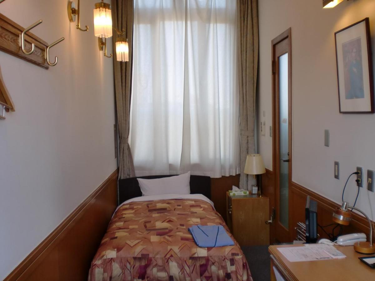 Business Hotel Crescent Токио Экстерьер фото