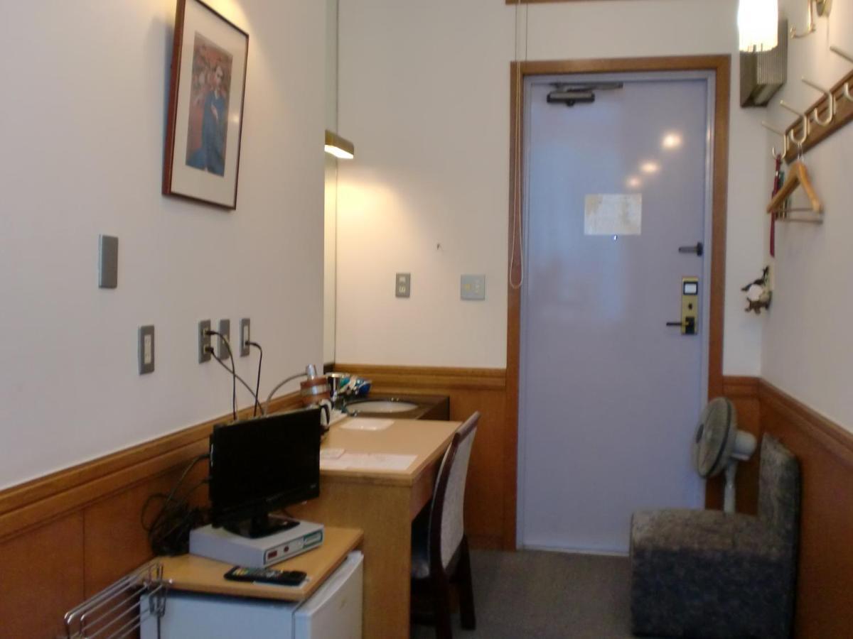 Business Hotel Crescent Токио Экстерьер фото