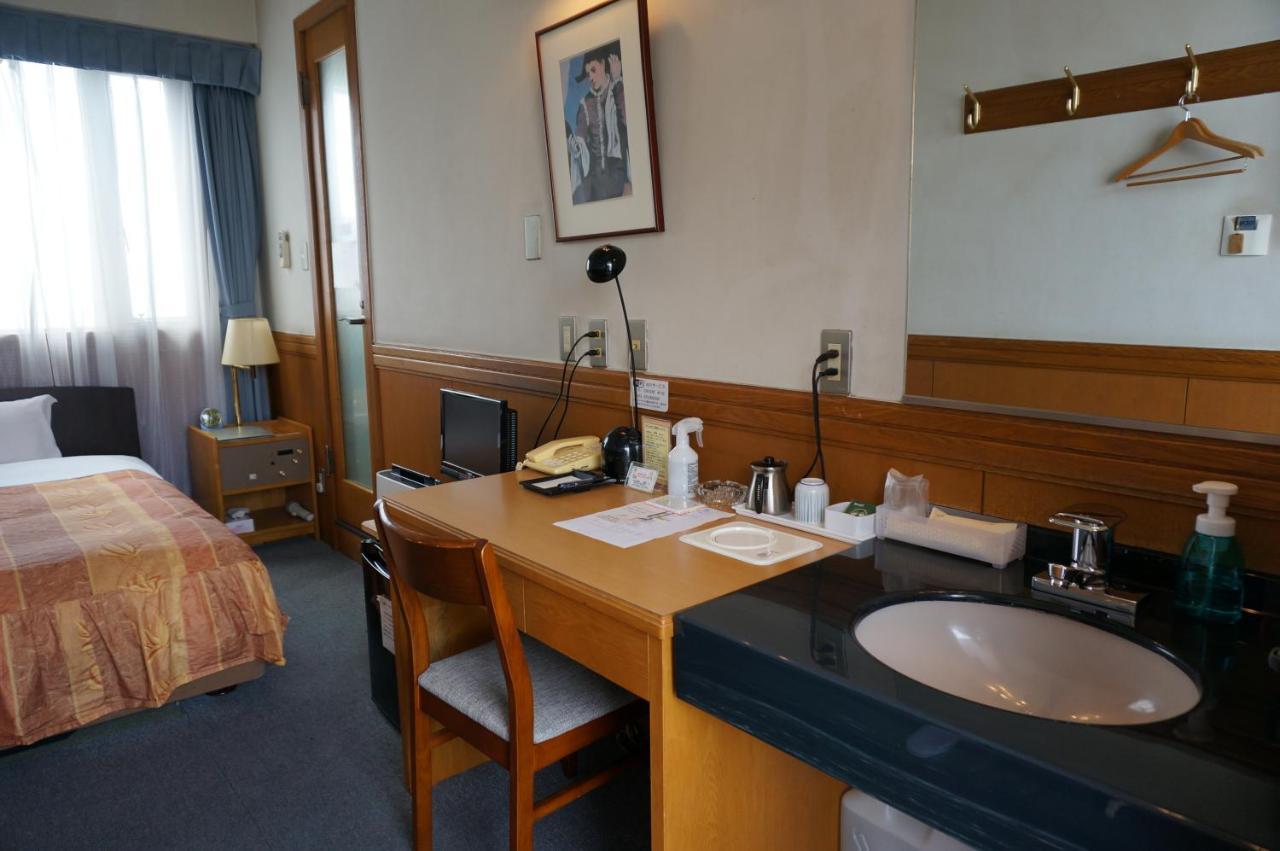 Business Hotel Crescent Токио Экстерьер фото